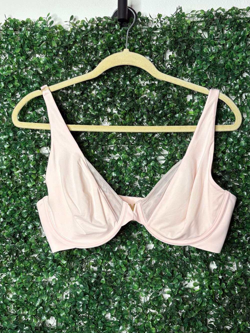 Victoria's Secret Light Pink Underwire Bra
